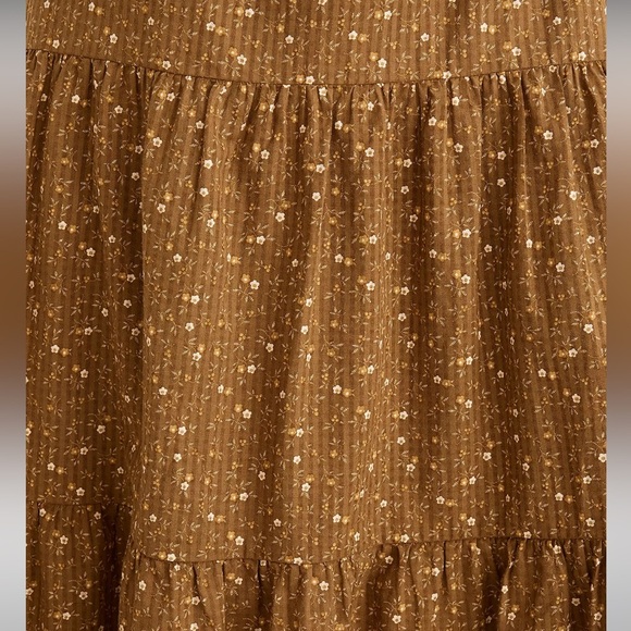 Madewell Ruffle-Sleeve BOHO Tiered Modest Midi Floral
Dress in Daisy St… - Picture 5 of 7